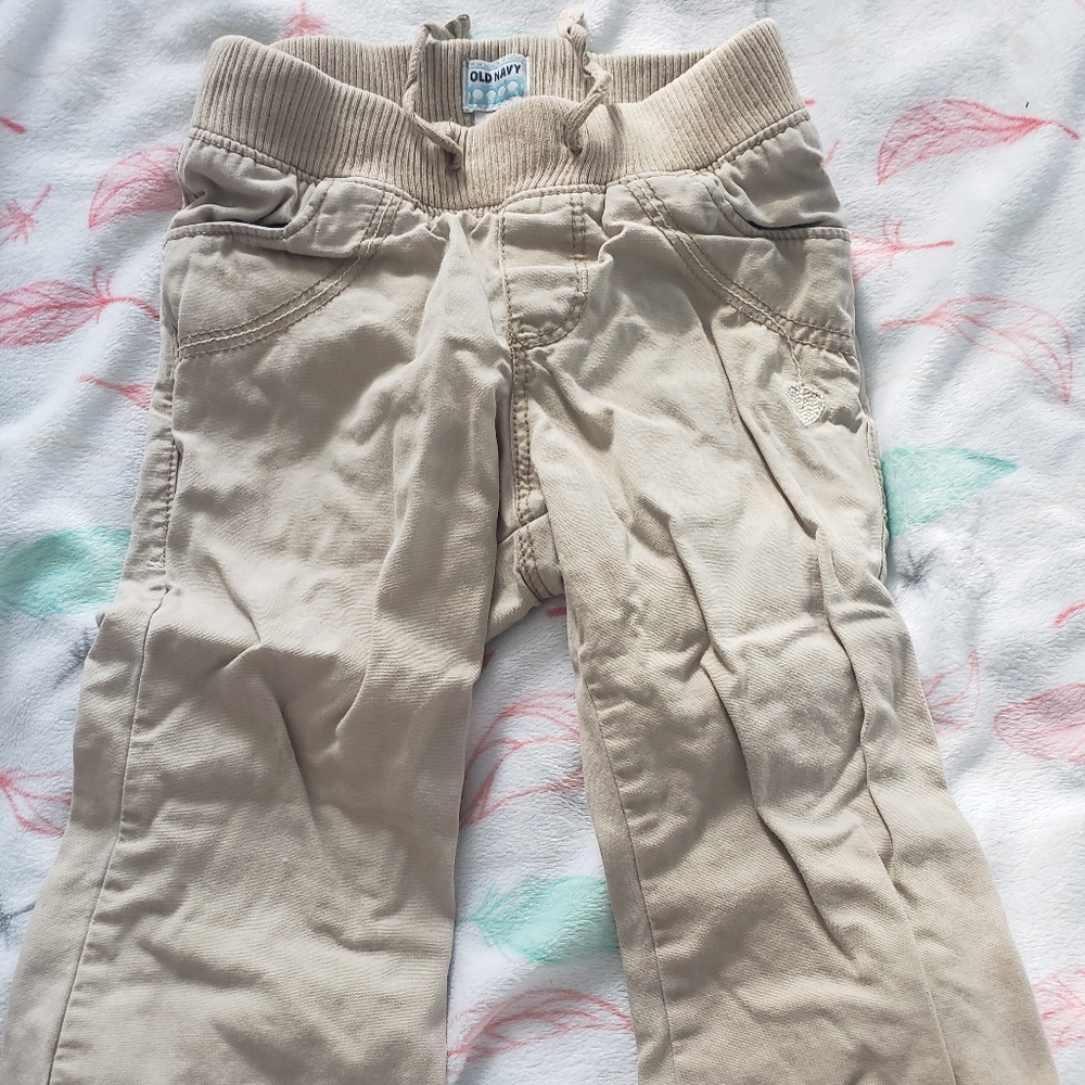 Old Navy Khaki Pants. Size: 18-24M. Unisex.